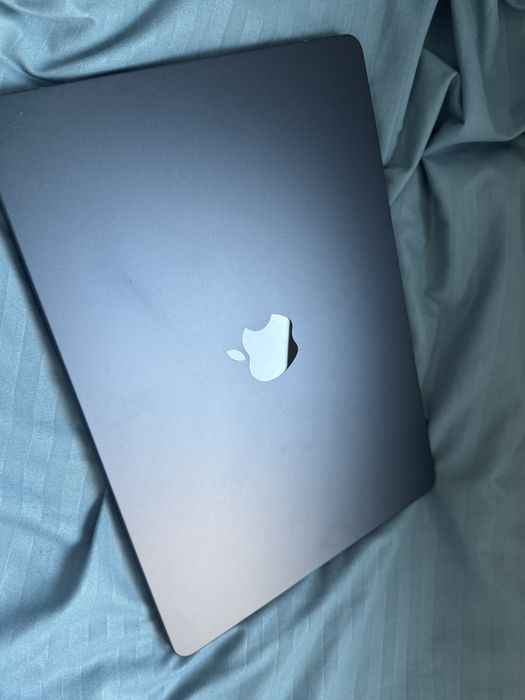 Apple  Macbook M2 8/256 88 акб 13,6 дюймов