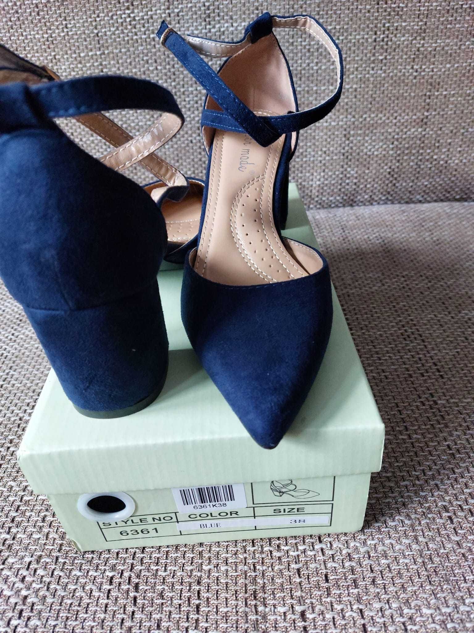 Reducere!!! Pantofi noi de piele intoarsa, eleganti si fini