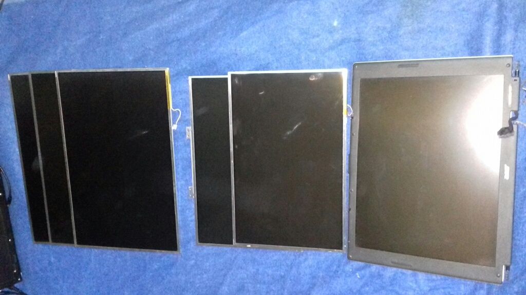 Displayuri LCD de laptop de 15";15,4" si 17" inchi