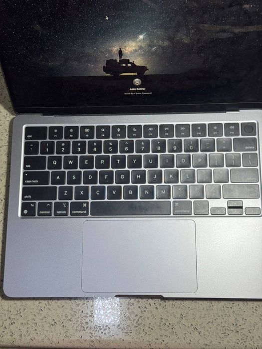 Apple Macbook air M2 16 GB