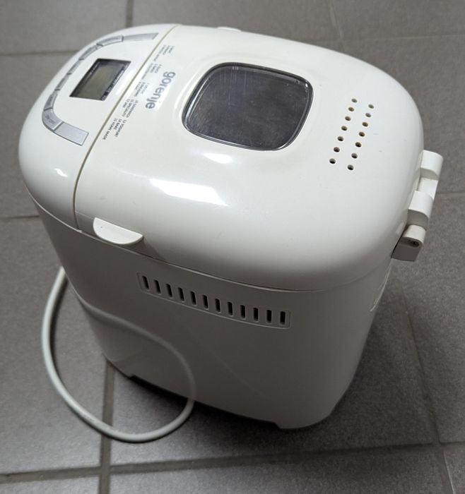 Masina de copt paine GORENJE BM910WII, 0.9kg, 15 programe, 550W, alb