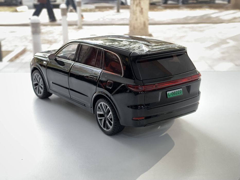 Modelka Lixiang 9 1:24