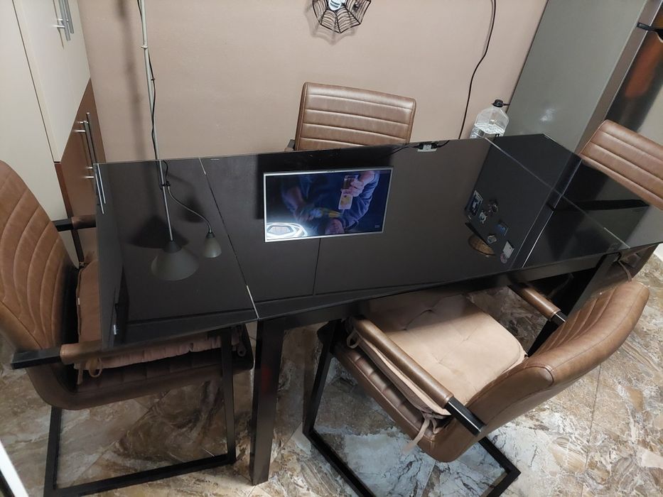 Masă sticlă termorezistentă + 4 scaune piele ecologică