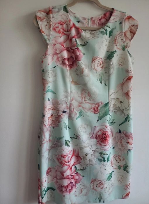 Rochie nouafara eticheta marimea M-L respectiv 42 made in Poland