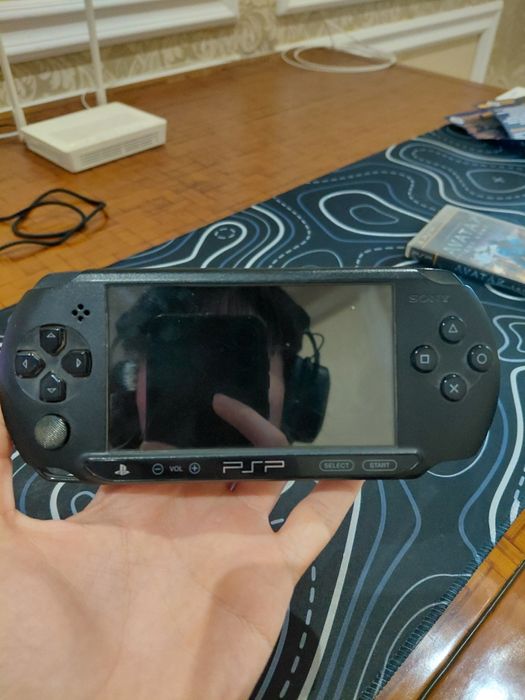 Psp E1008 + 2 игры
