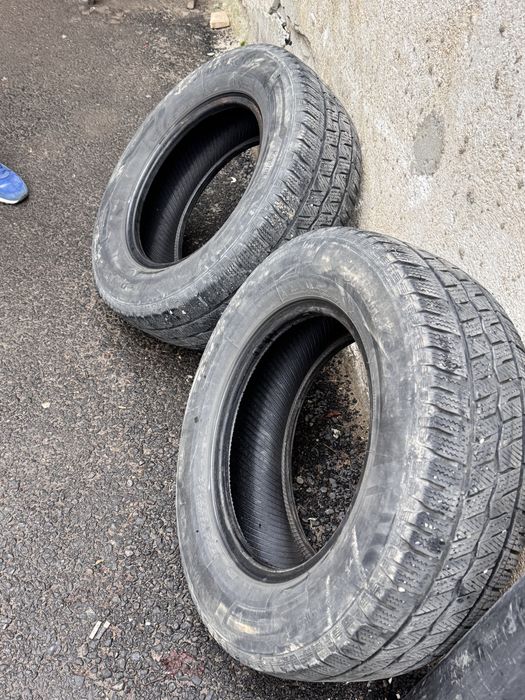 Vand 2 anvelope iarna 235/65/16