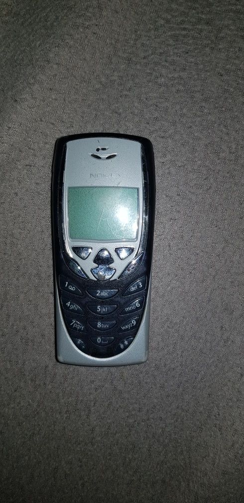 Nokia 8310 cu incarcator