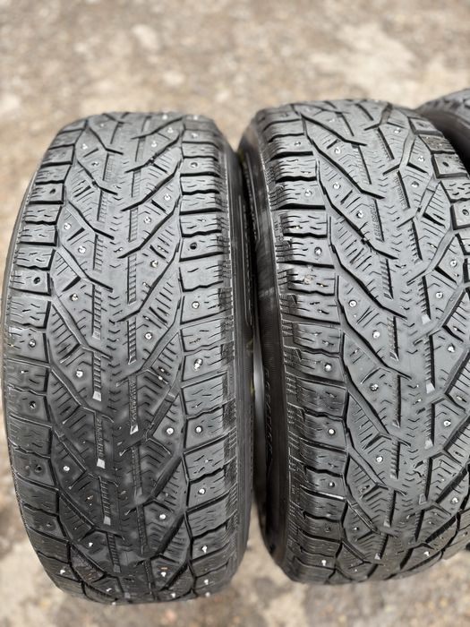 Зимние шины шипованнные резина 215/65/16