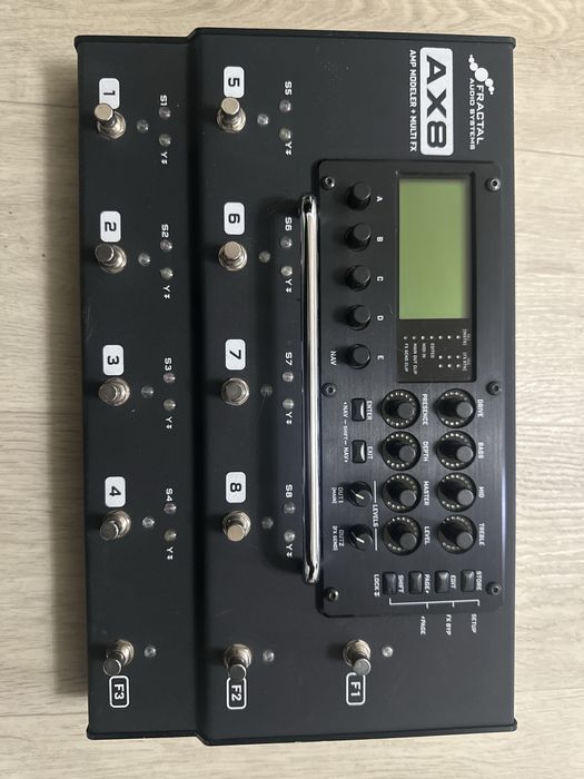 Професиональный гитарный процессор Fractal Audio AX8