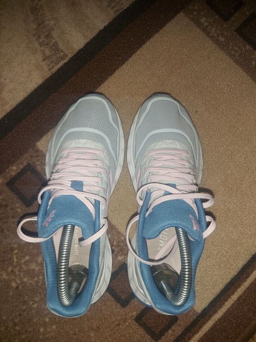 Маратонки Asics, Adidas Duramo 10, Brooks и кецове Converse