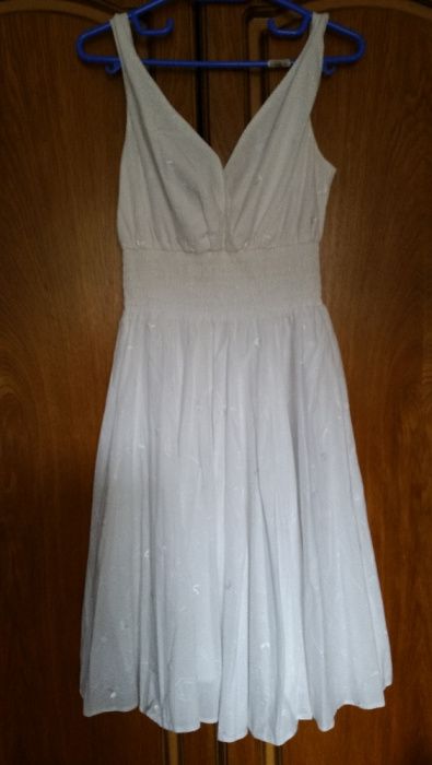 Vând rochie albă, nouă, din bumbac, House of Art, mărimea 44