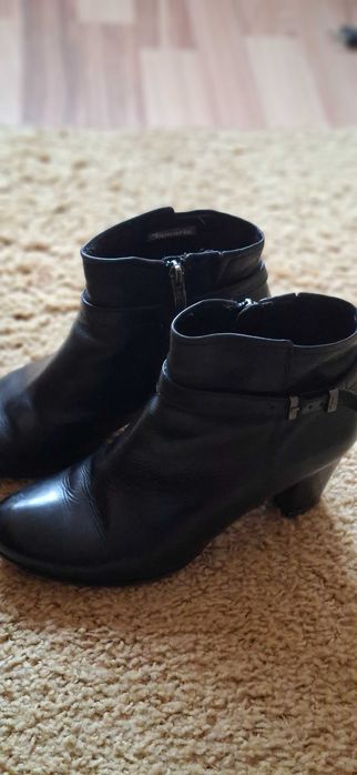Botine negre din piele ,marca Tamamaris