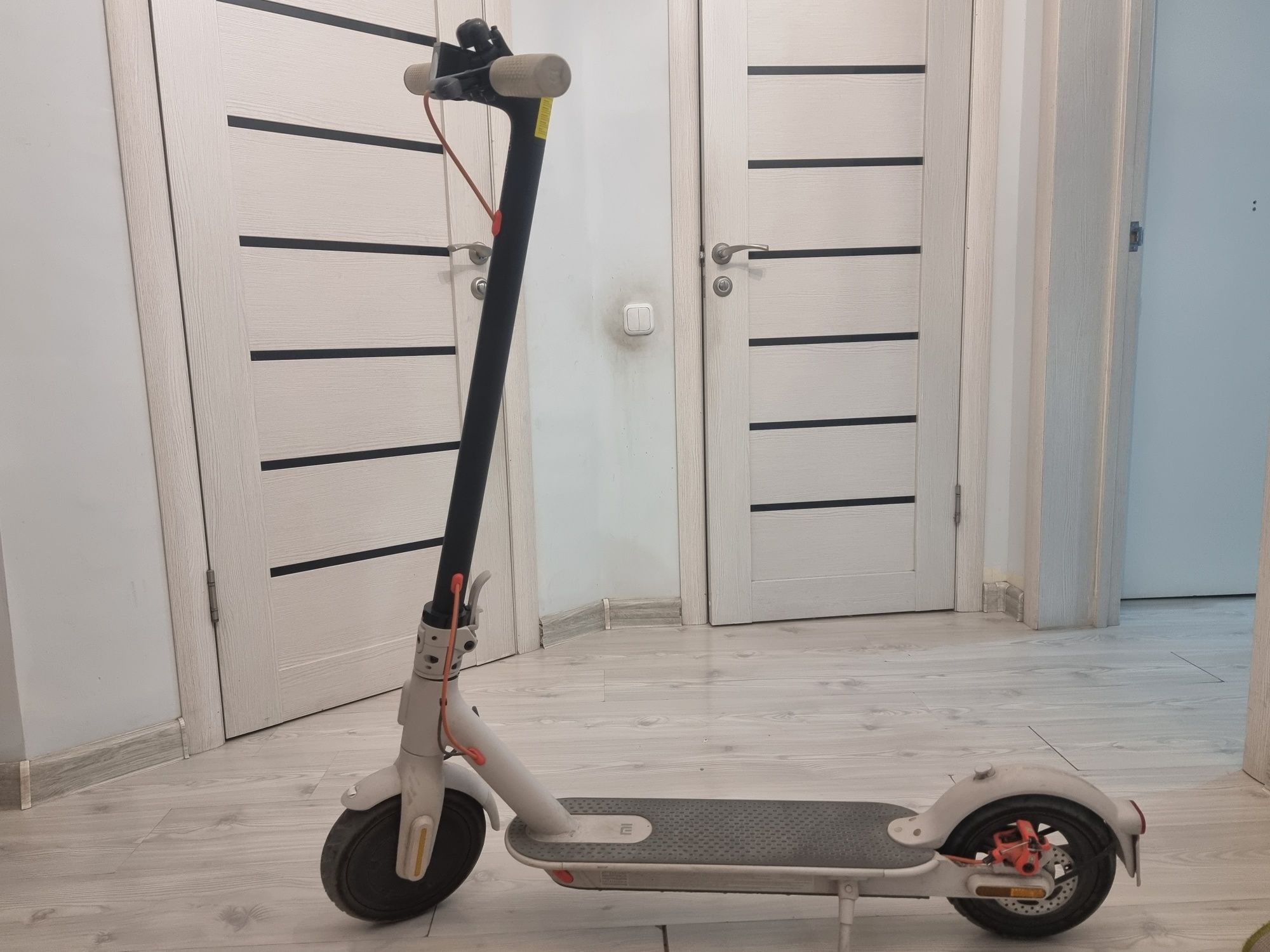 Электросамокат Xiaomi Mi Electric Scooter 3, 25 км/ч Серый