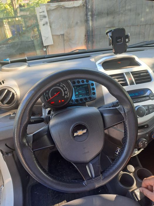 Vând chevrolet spark