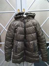 Продам осеннюю куртку очень теплая до холодной осени