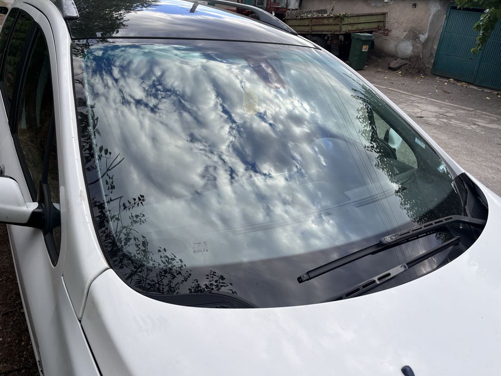 Продавам на части пежо 307 cw 1.6 HDI