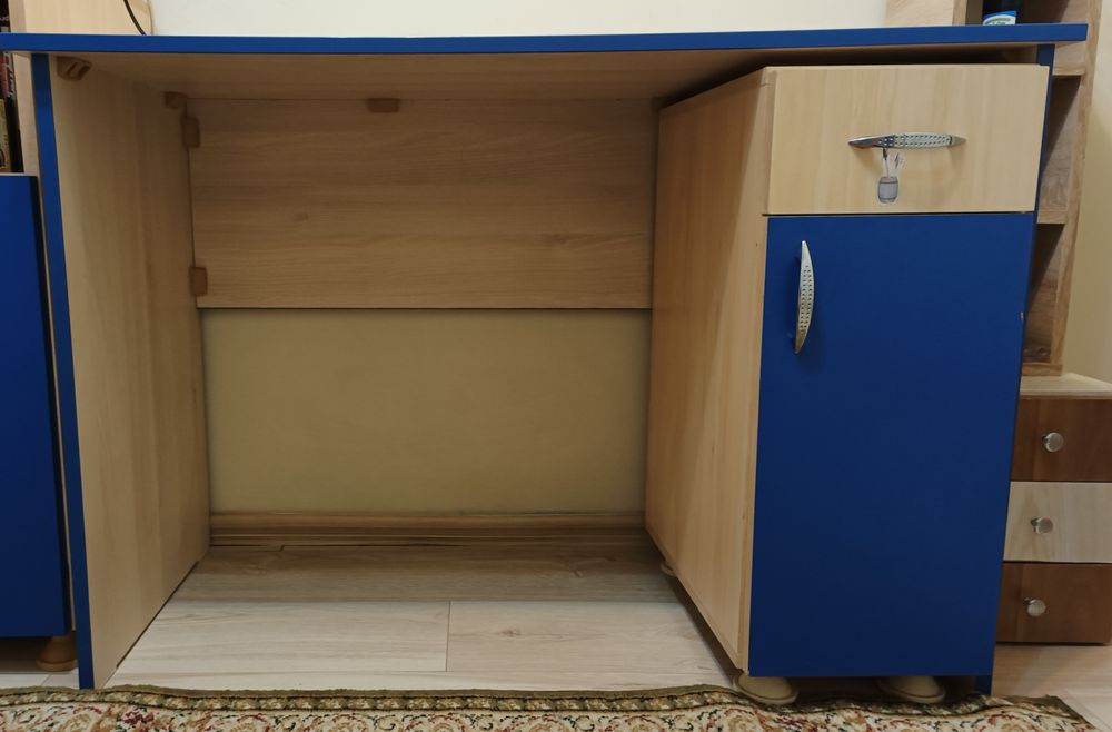 Birou modern albastru