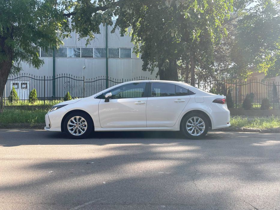 Toyota Corolla Sedan 1.6 Dynamic (4 cilindri), 28.000km, Garantie!