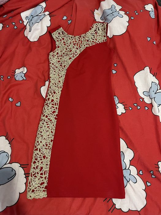 Червена рокля