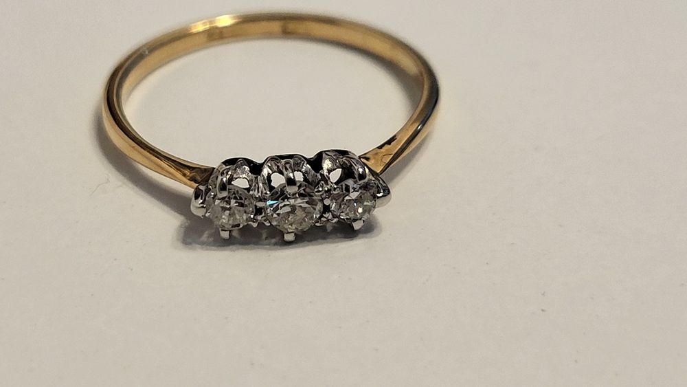 Inel aur, 3 diamante naturale, 18k