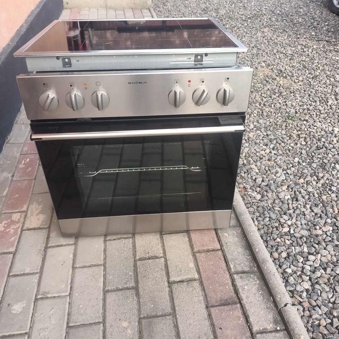 Vând plită electrică și cuptor aproape noi se poate folosi și la 220w