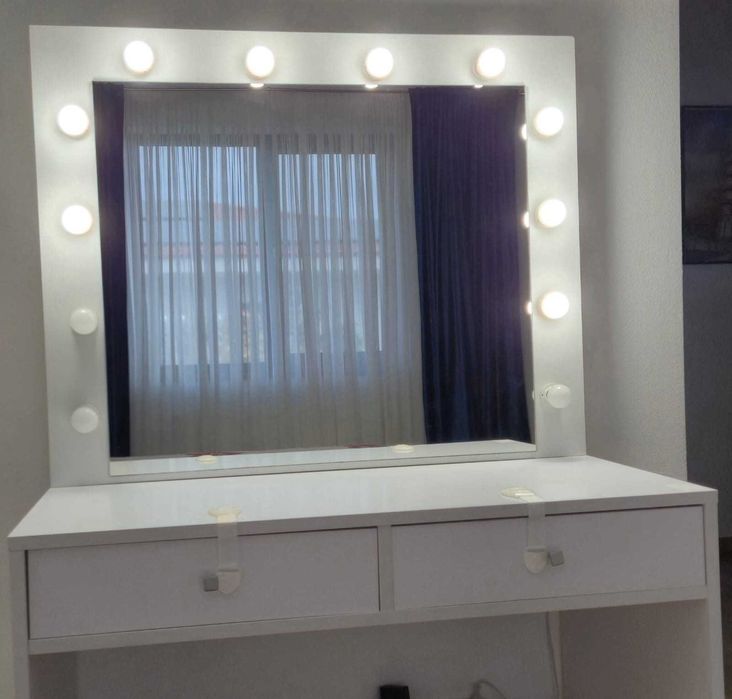 Masa de toaleta si machiaj