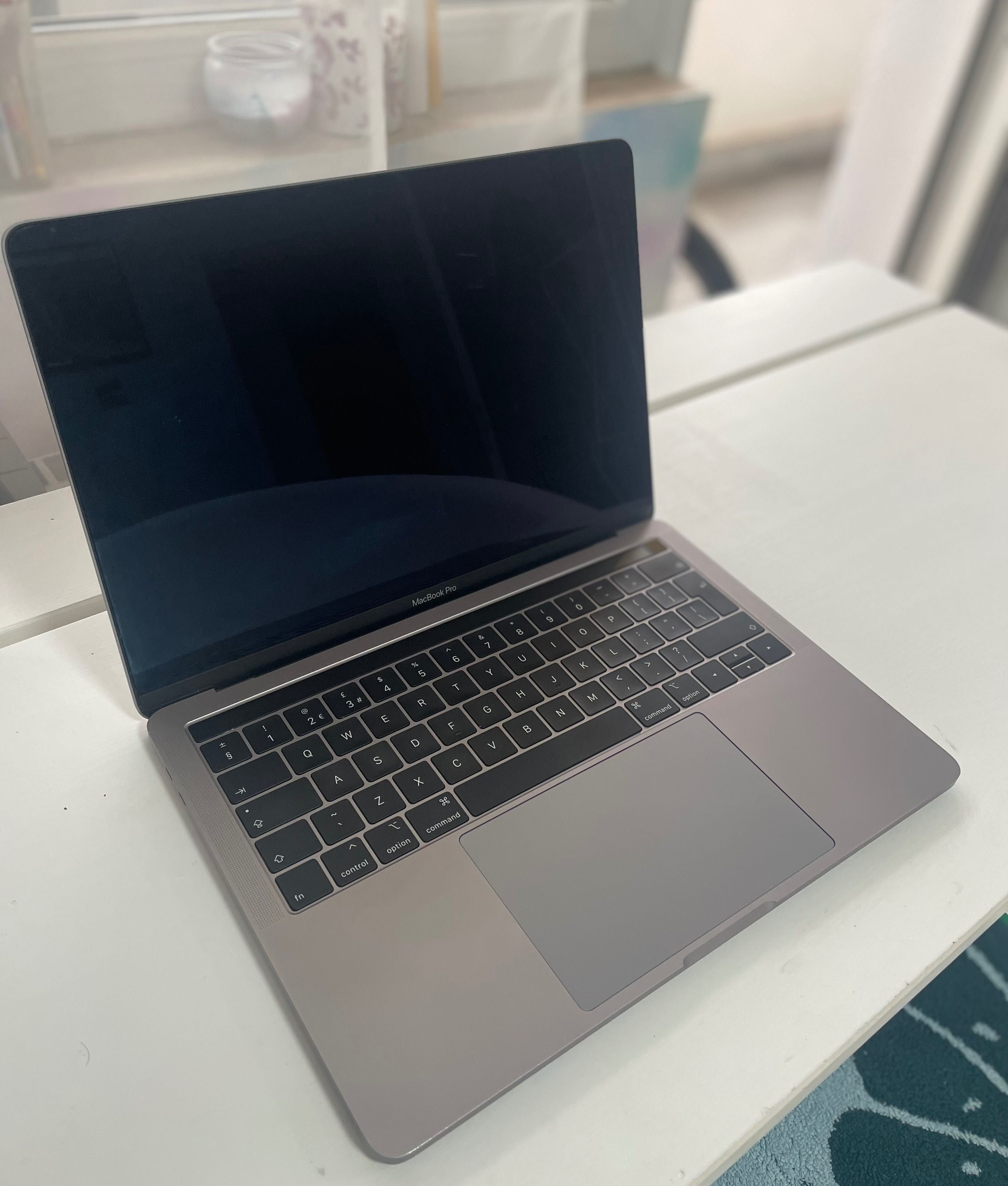 Продавам MacBook Pro