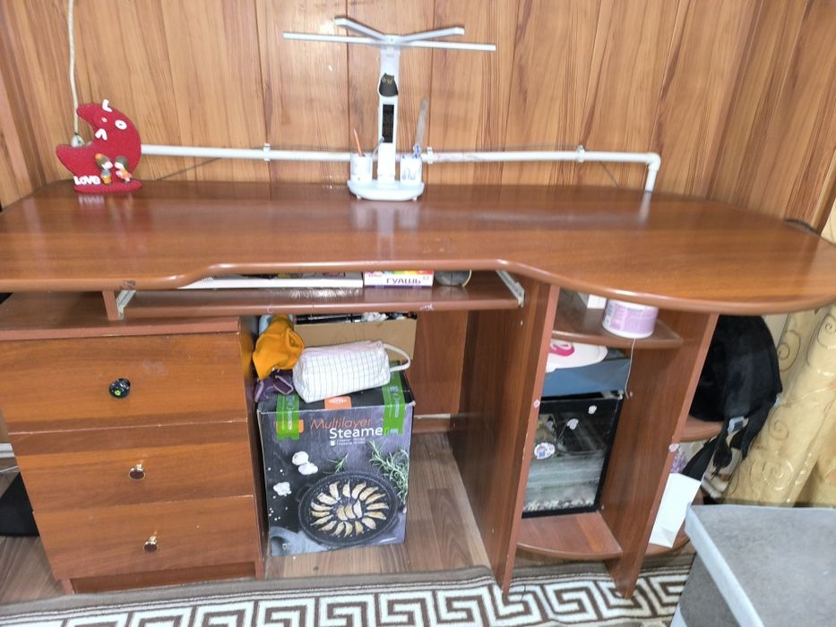 Продается стол письменный