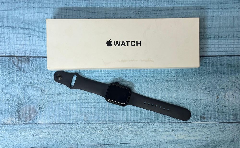Apple watch Se 2 44mm в новом состоянии ,на гарантии