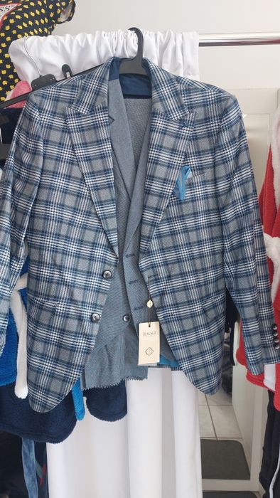 Costume de barbati,noi ,cu eticheta,preț de en-gros, 325/buc,lichidare
