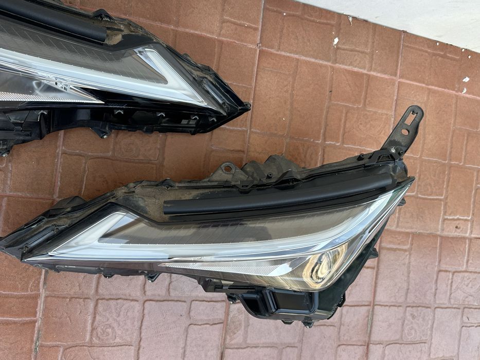 Ляв фар за Lexus UX 19г-23г