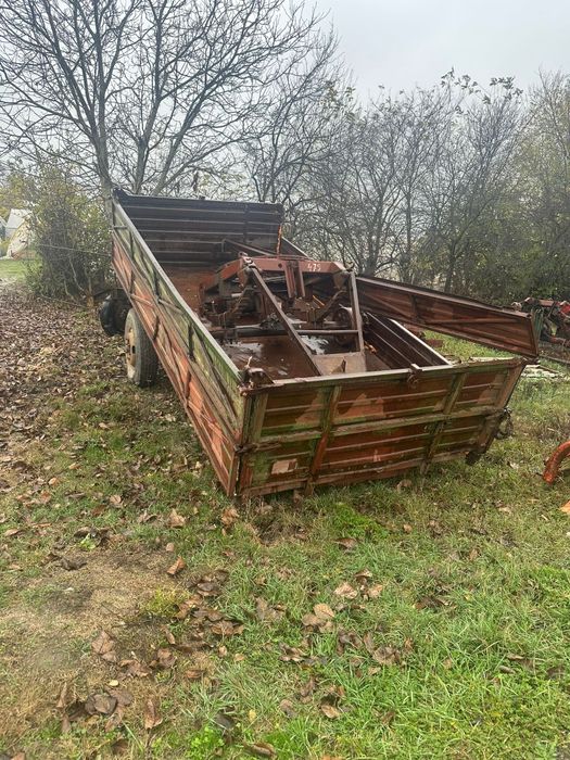 Dezmembrez/piese remorca tractor