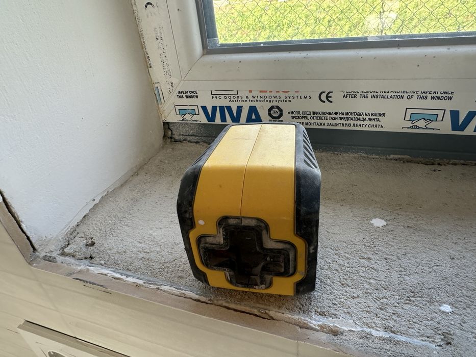 STANLEY - Nivela laser cu linii cruce, 10m [STHT77611-0]