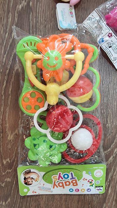 Развивающие игрушки набор Все Новый Цена за все 
110 000 сум охирги на