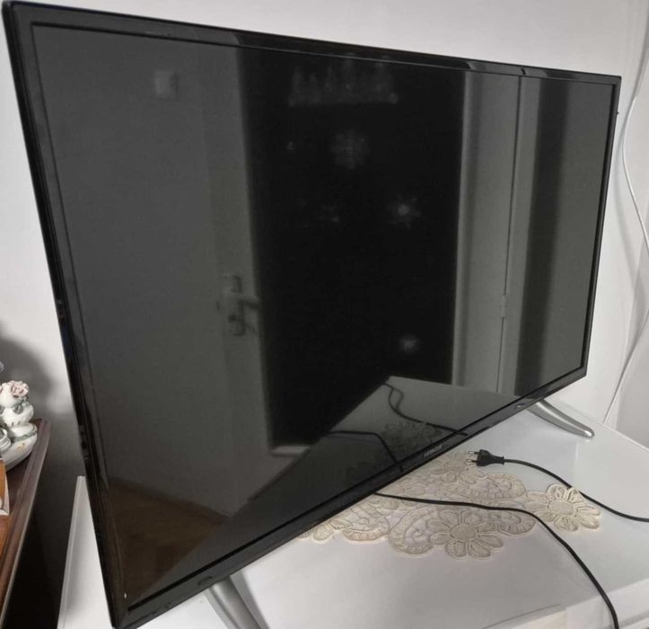 Televizor LED Smart TV Hitachi Full-HD