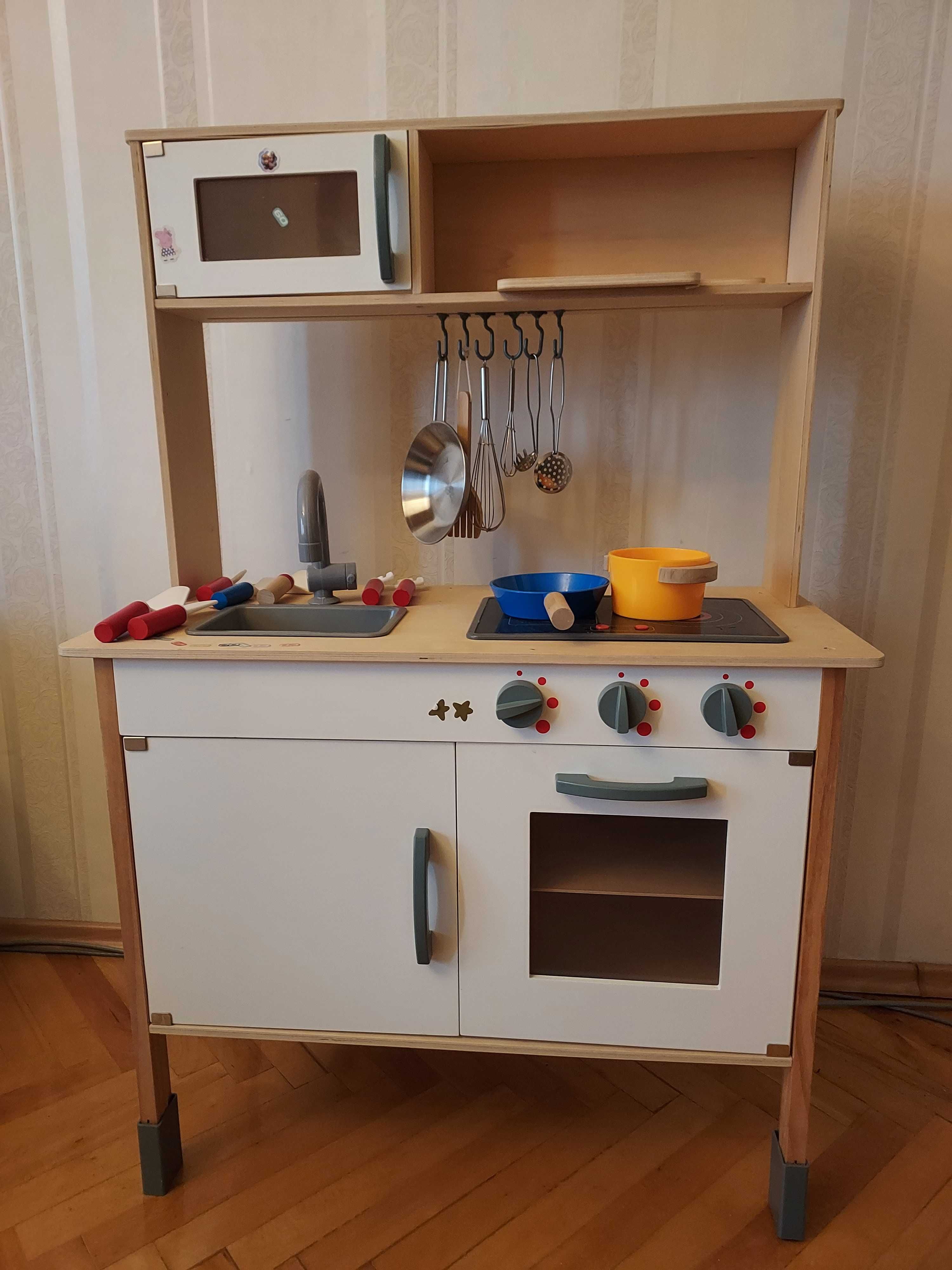 Дървена детска кухня и аксесоари