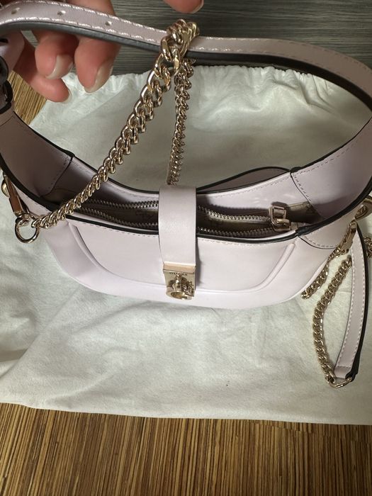 Оригинална чанта Guess