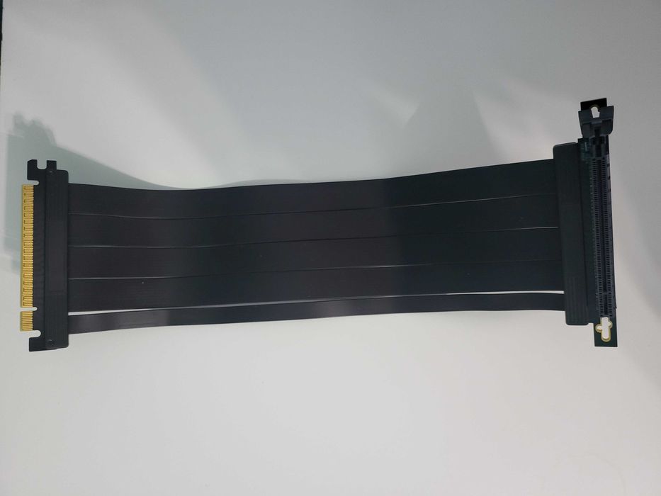 Adaptor PCI-E x16 4.0 pentru montarea verticala a placii video