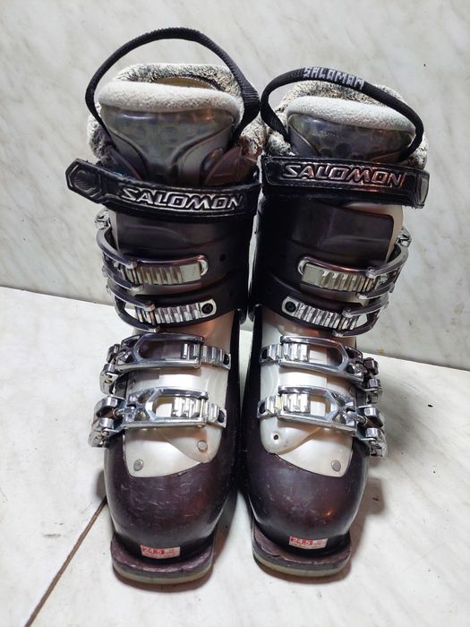 Clapari ski schi Salomon mondo  24,5 corespunde mărimii 37-38