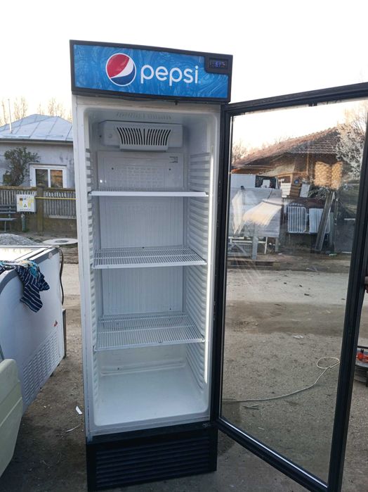 Vitrina verticala de ultimă generație,volum mare,led