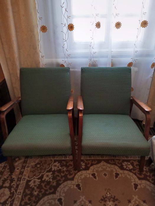 Продам два кресла в хорошем состоянии б/у времён СССР,зелёного цвета,
