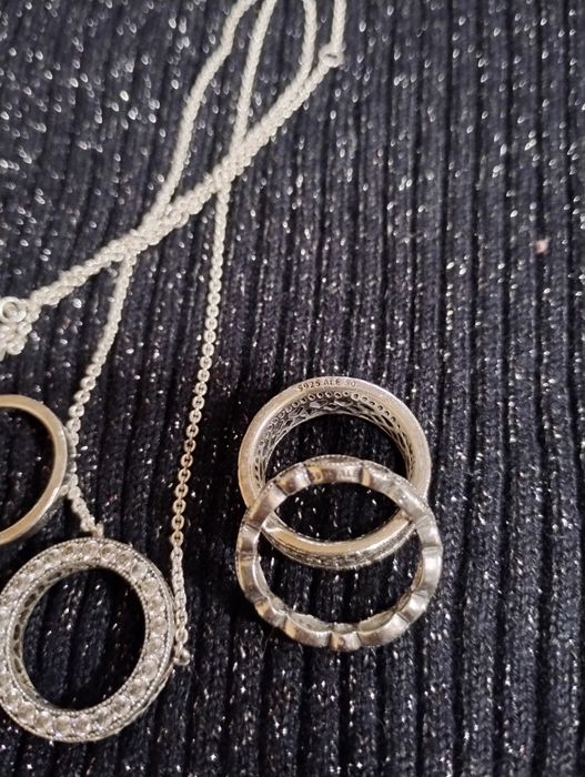Пръстени и колие Pandora