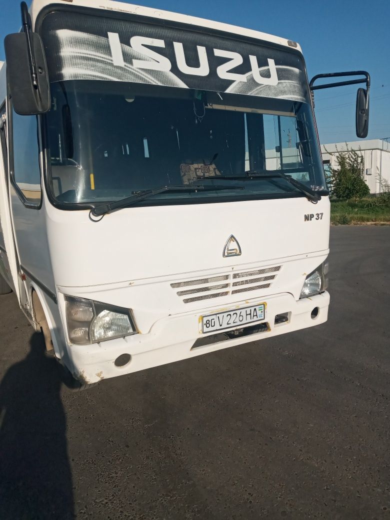 Isuzu avtobus 2008