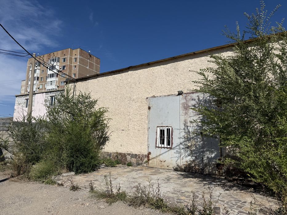 Продаю базу,  очень большая в центре города