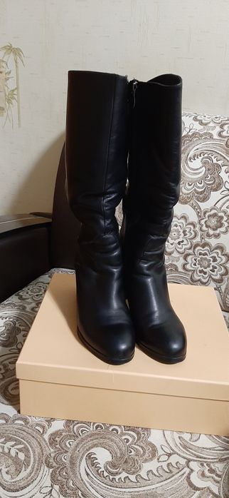 Продам зимние сапожки. Недорого. Район КСК го