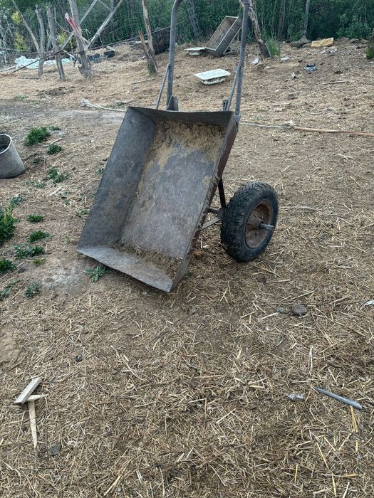 Тачка  арба  екі  дөңгелекті