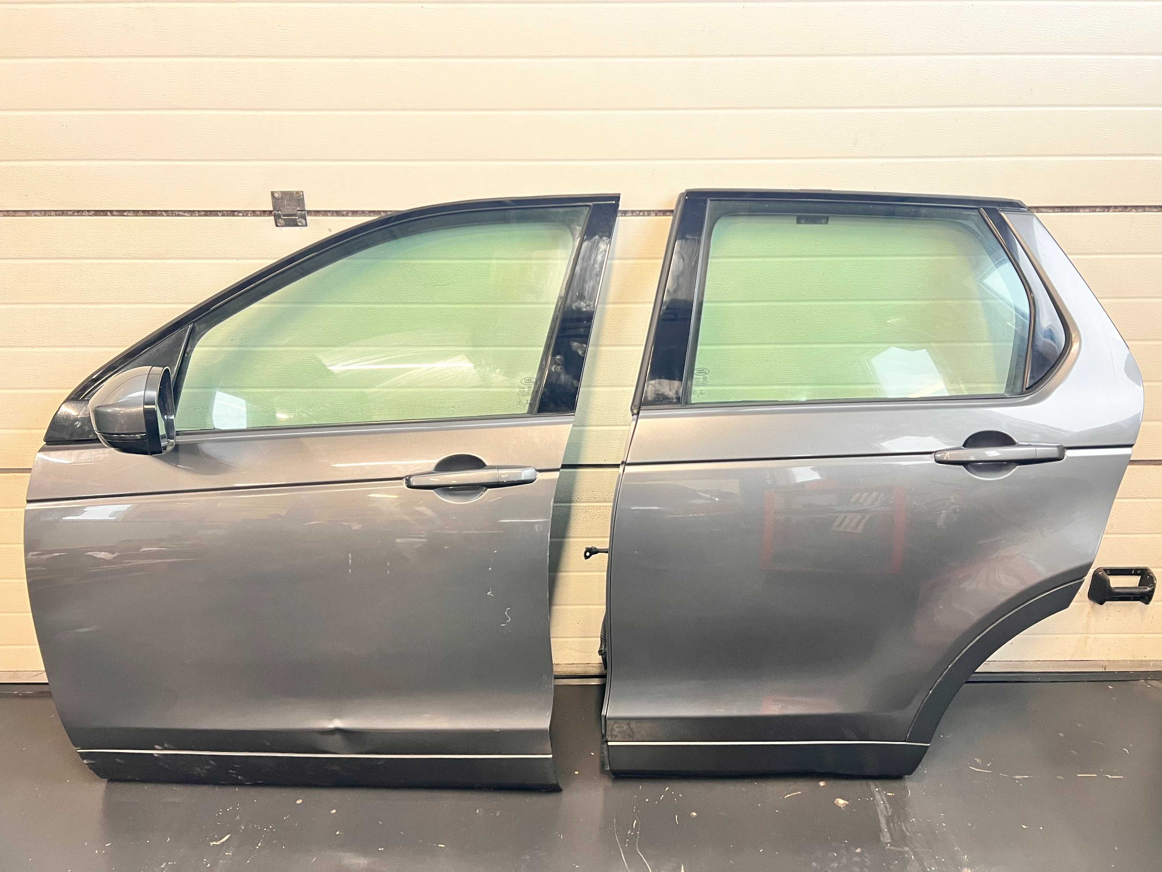 Usa stanga fata spate Range Rover Discovery Sport 2014+