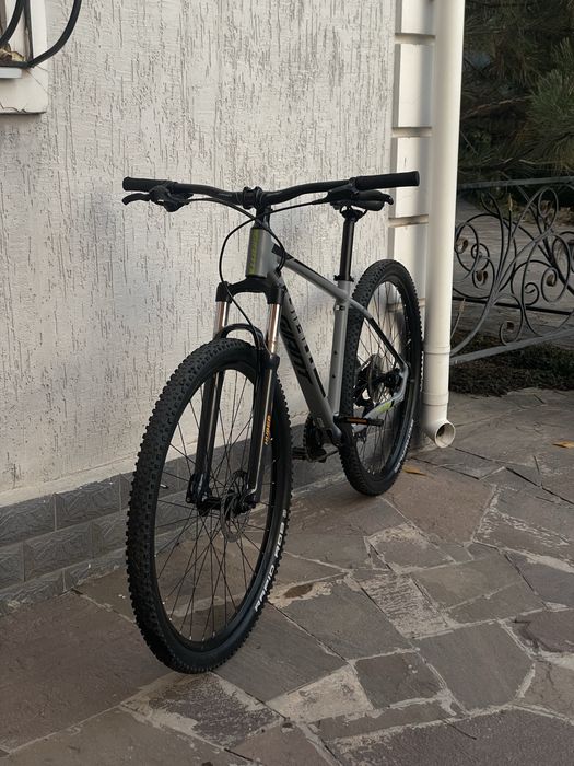 Велосипед Хардтейл Giant Talon 1 2020 без торга