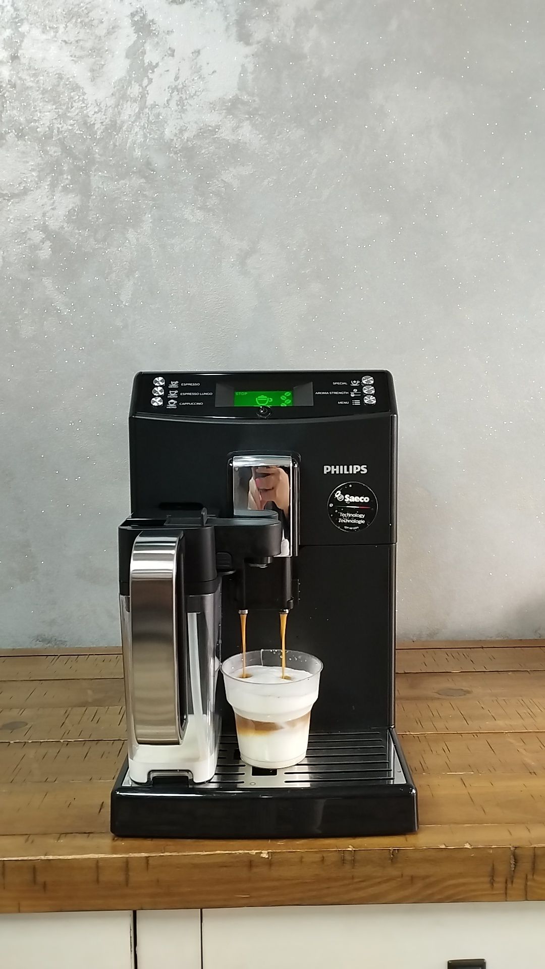 Aparat espressor cafea Saeco Minuto Cappuccino/negru/transport gratuit