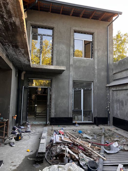 Olmazor 2 sotik 6 xona uchastka sotiladi